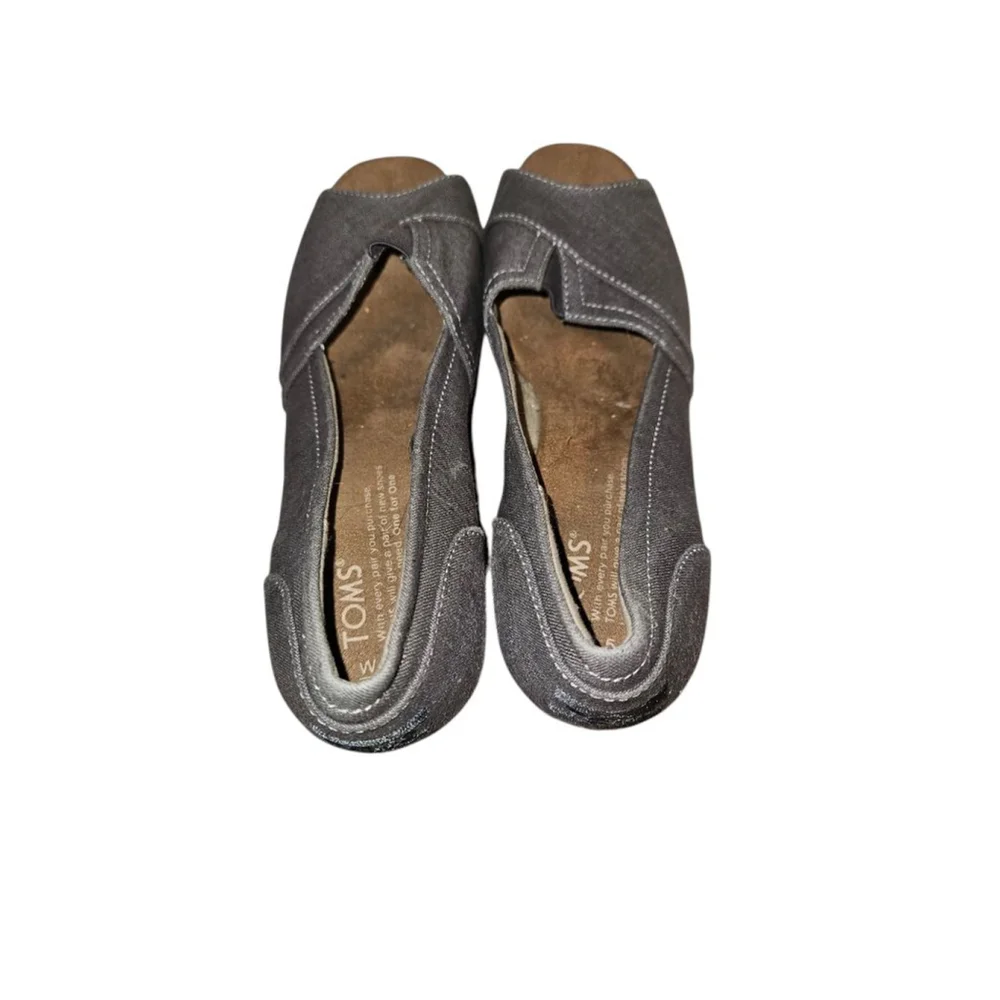 TOMS Classic Peeptoe Wedge Dark Grey Shoes Geomtric Pattern Women’s size 6.5